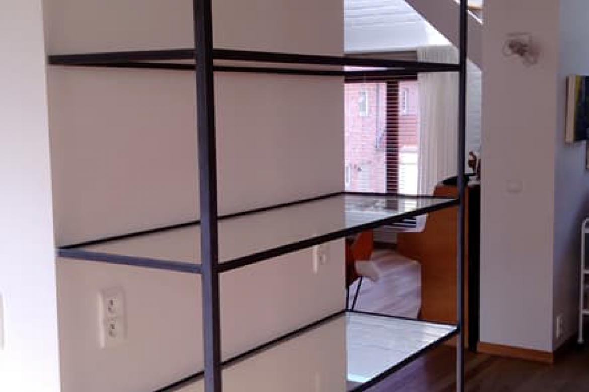 boekenrek glas met metalen frame